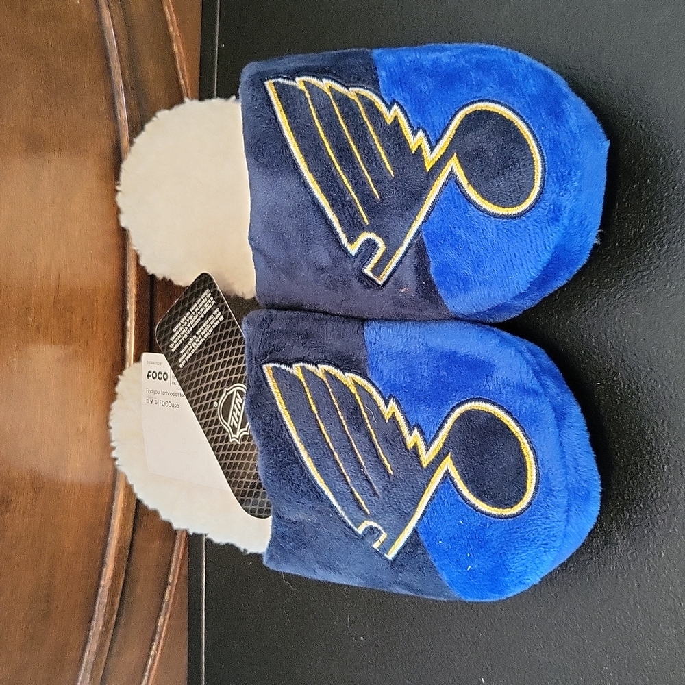 FOCO NHL youth slippers NWT Size 1-2 youth